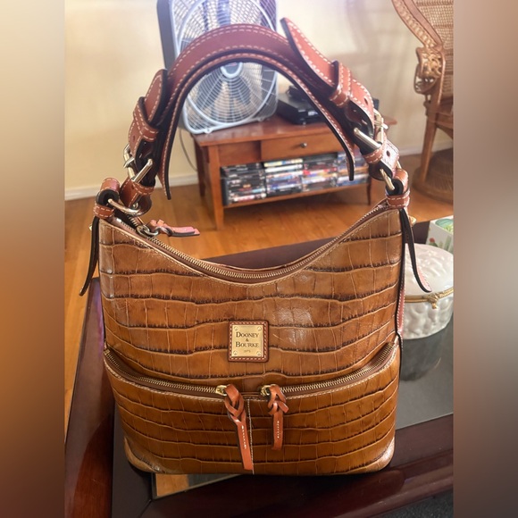 Vintage Embossed Leather Dooney & Bourke with dust bag. Medium purse 12x 16 - Picture 4 of 13